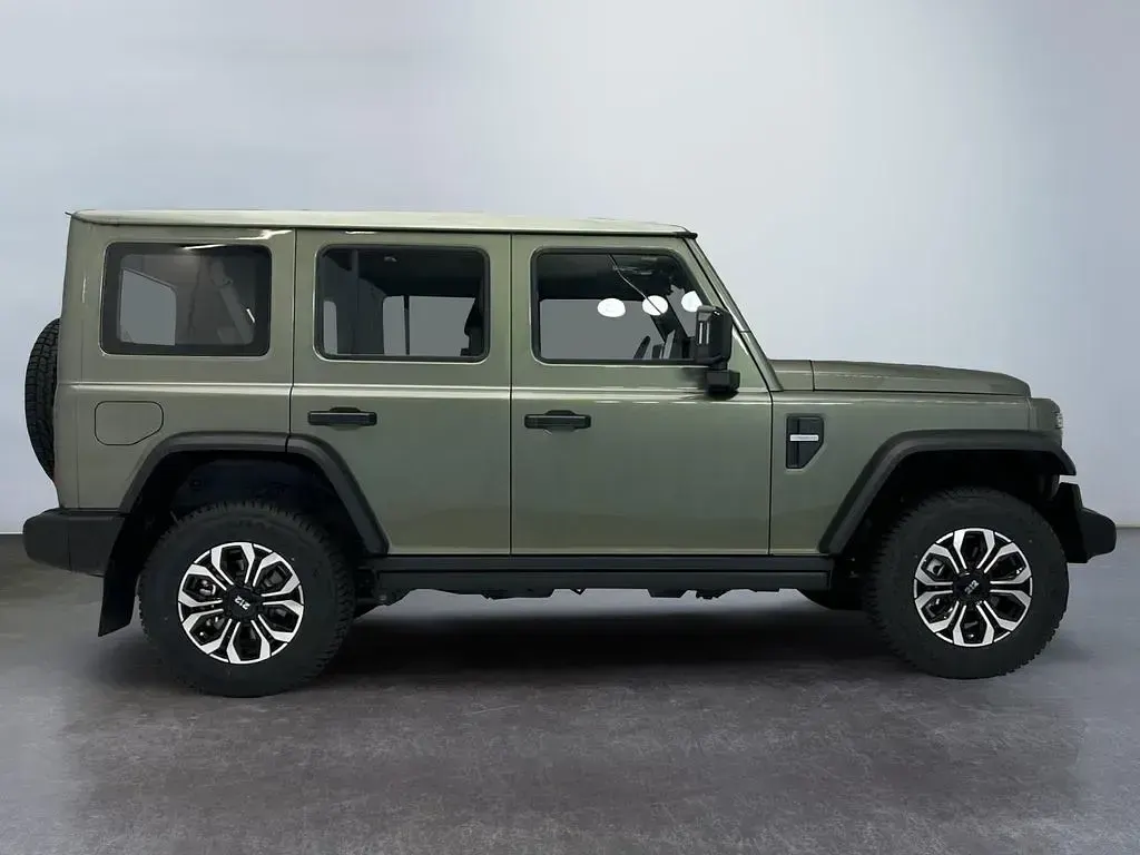Neu BAW 212 166 PS (122 kW) 2026 Grün SUV
