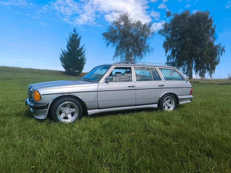 Silber Gebraucht 1982 Mercedes E280 Kombi | 8.000 € - Bild 1/4