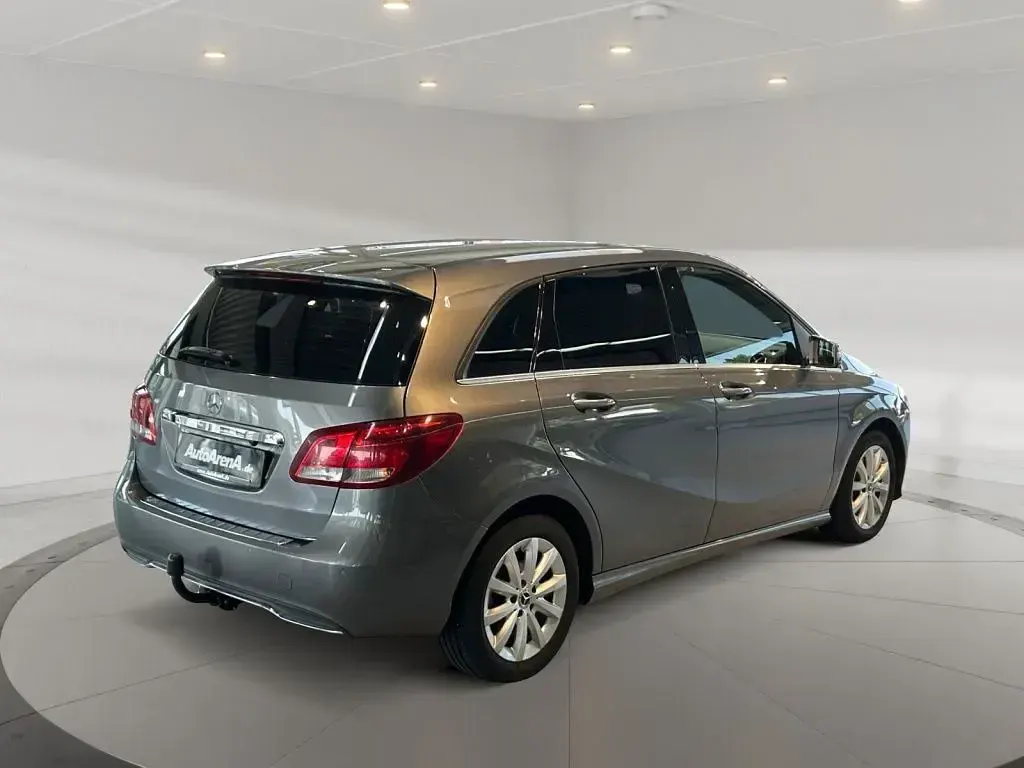 Gebraucht Mercedes B180 Style 122 PS (89 kW) 2018 Grau Kleinwagen