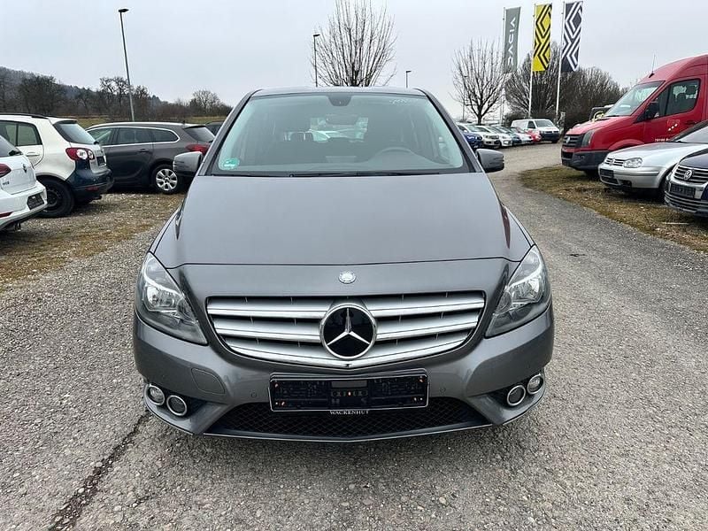 Gebraucht Mercedes B180 122 PS (89 kW) 2013 Grau Van / Kleinbus