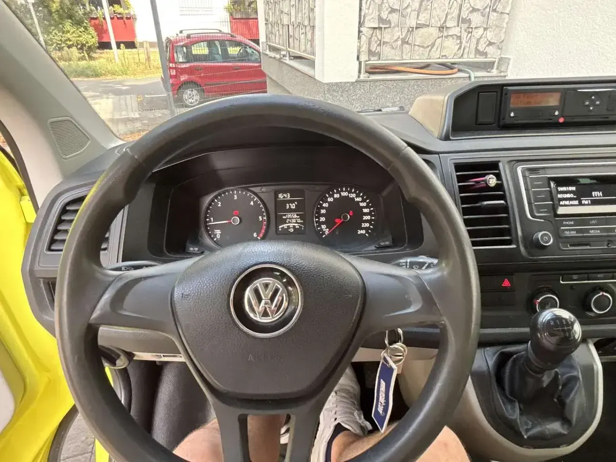 Gebraucht VW T6 150 PS (110 kW) 2016 Gelb Van