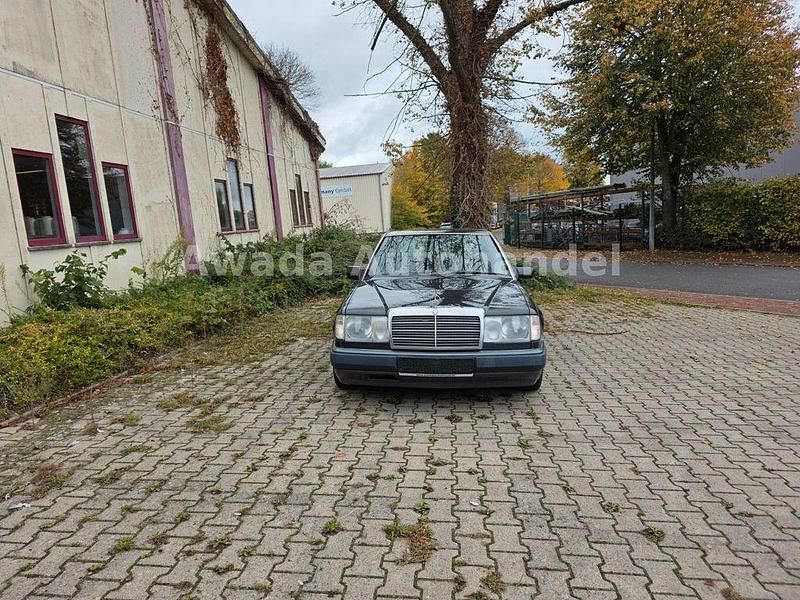 Gebraucht Mercedes 200 75 PS (55 kW) 1993 Grau Limousine