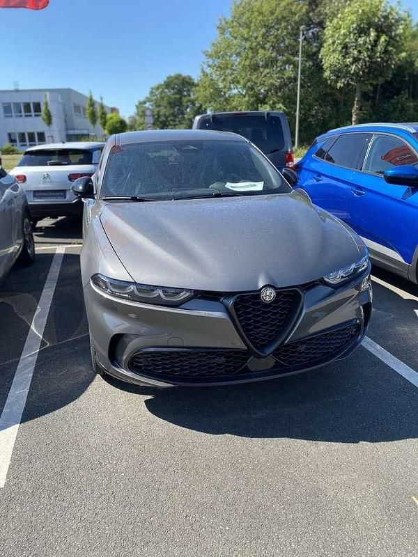 Braun Gebraucht 2022 Alfa Romeo Tonale Edizione Speciale SUV | 29.950 € (Etwas zu teuer) - Bild 1/3
