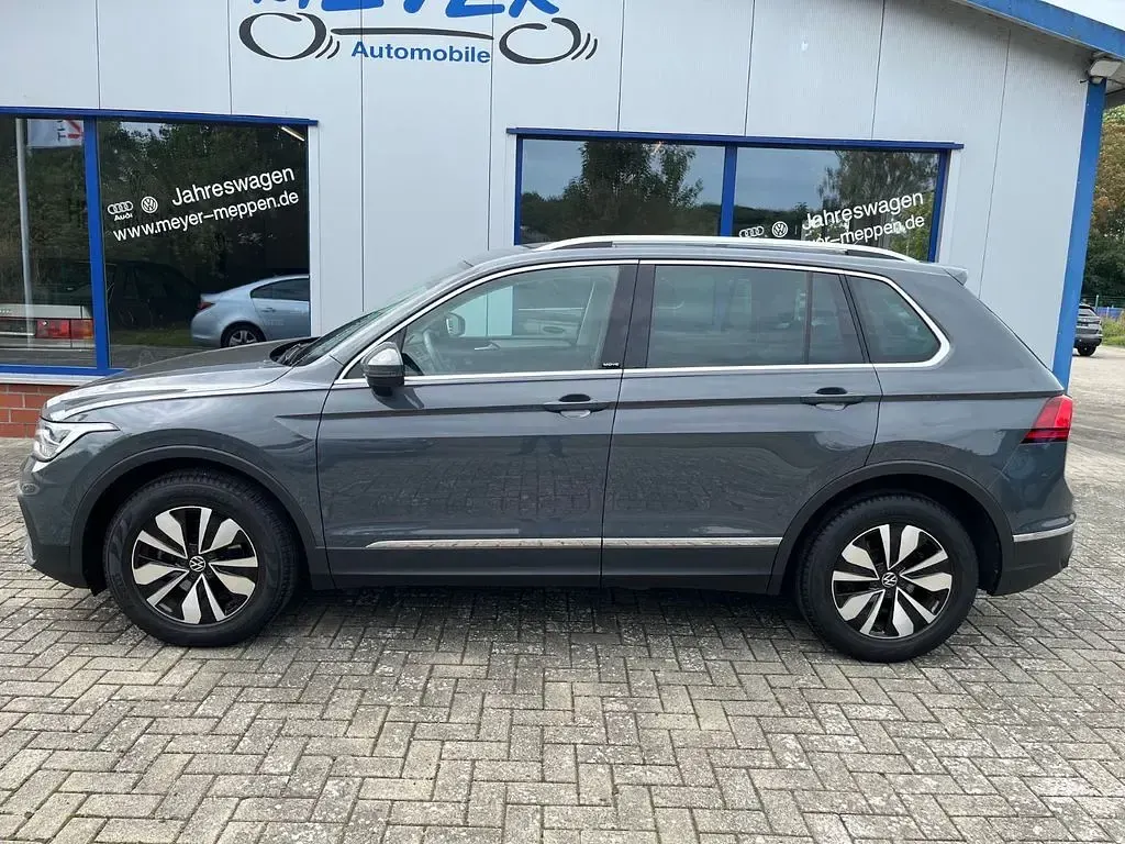 Gebraucht VW Tiguan Move 150 PS (110 kW) 2023 Delfingrau (metallic) SUV