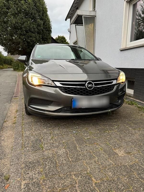 Grau Gebraucht 2017 Opel Astra Kombi | 5.500 € (Superpreis) - Bild 1/4