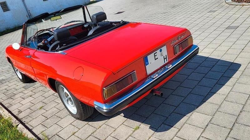Gebraucht Alfa Romeo Spider 109 PS (80 kW) 1975 Rot Cabrio