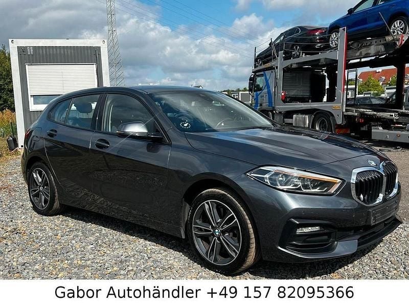 Grau Gebraucht 2021 BMW 120 Sport Line Kleinwagen | 16.990 € (Guter Preis) - Bild 1/4