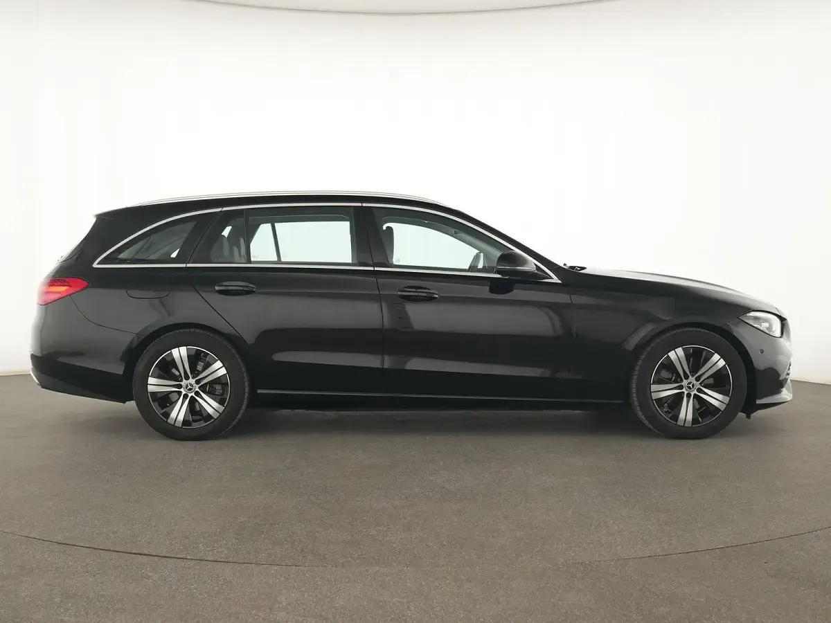 Gebraucht Mercedes C200 Avantgarde 163 PS (119 kW) 2025 Schwarz Limousine