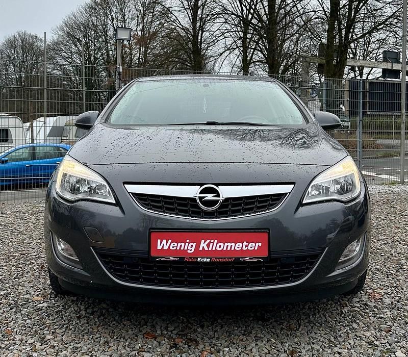 Gebraucht Opel Astra 140 PS (102 kW) 2011 Grau Limousine