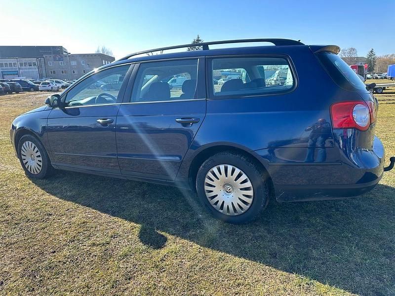 Gebraucht VW Passat Comfortline 105 PS (77 kW) 2006 Blau Limousine