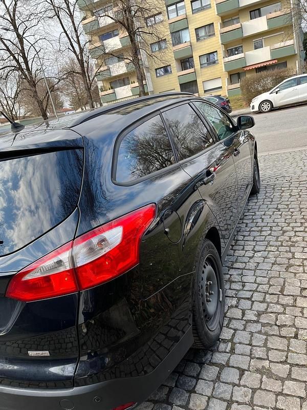 Gebraucht Ford Focus 125 PS (91 kW) 2013 Schwarz Kombi