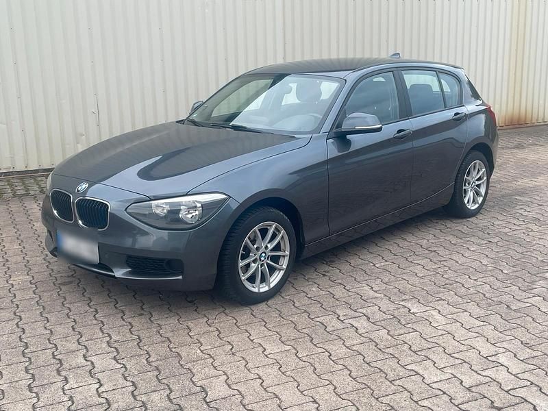 Grau Gebraucht 2014 BMW 116 Kleinwagen | 5.500 € - Bild 1/4