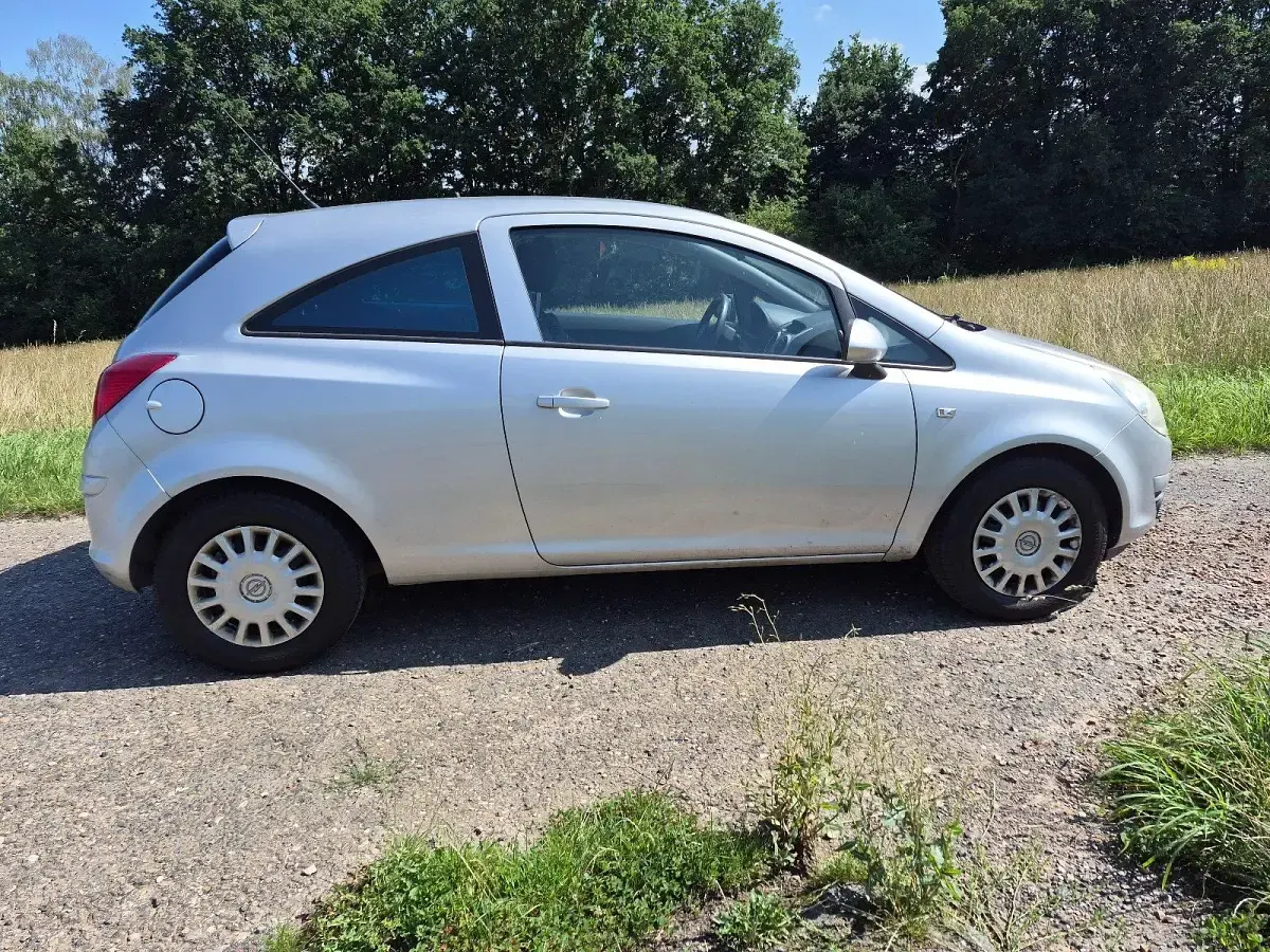 Gebraucht Opel Corsa 69 PS (50 kW) 2010 Silber Kleinwagen