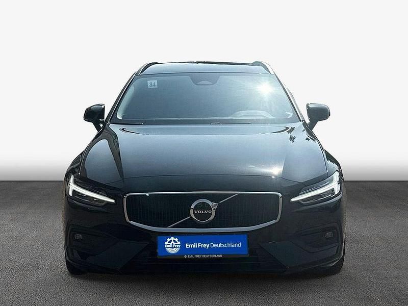 Gebraucht Volvo V60 Core 163 PS (119 kW) 2024 Onyx schwarzmetallic Kombi
