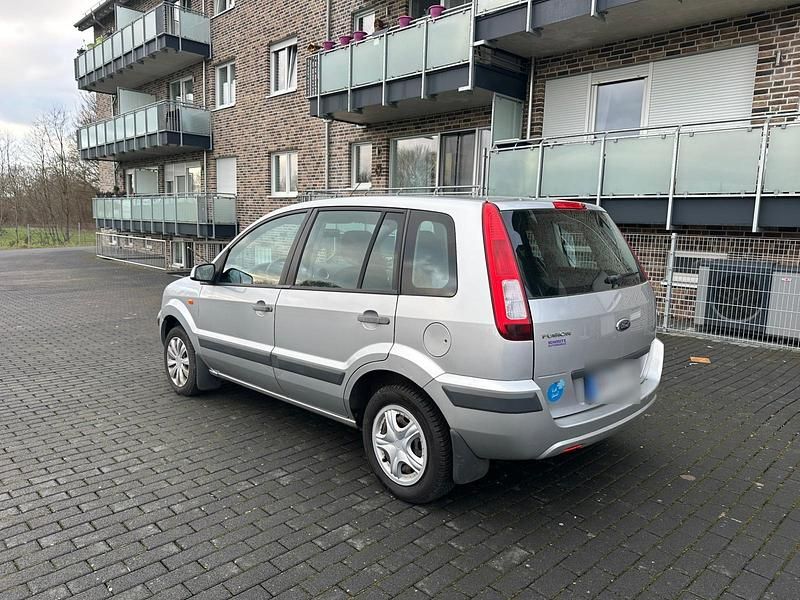 Gebraucht Ford Fusion 80 PS (58 kW) 2010 Silber Kleinwagen