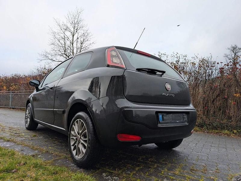 Gebraucht Fiat Punto 77 PS (56 kW) 2011 Schwarz Kleinwagen