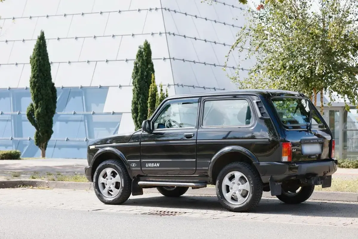 Używany Lada Urban 83 KM (61 kW) 2019 Czarny SUV