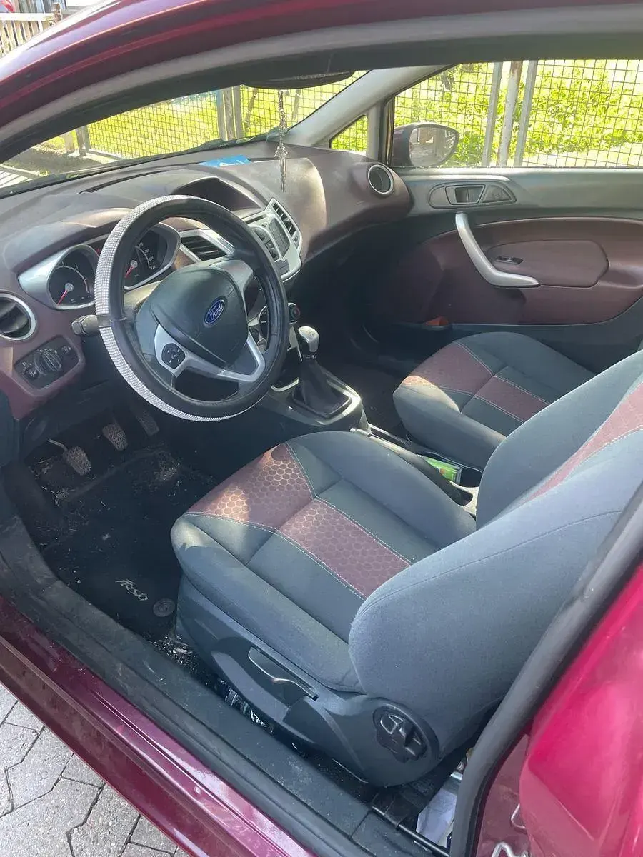 Gebraucht Ford Fiesta Trend 82 PS (60 kW) 2009 Violet Limousine