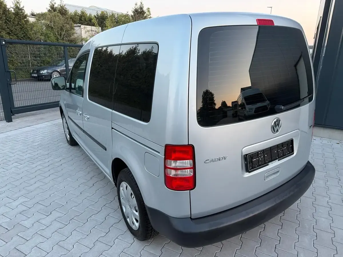 Gebraucht VW Caddy 102 PS (75 kW) 2012 Silber Van / Kleinbus