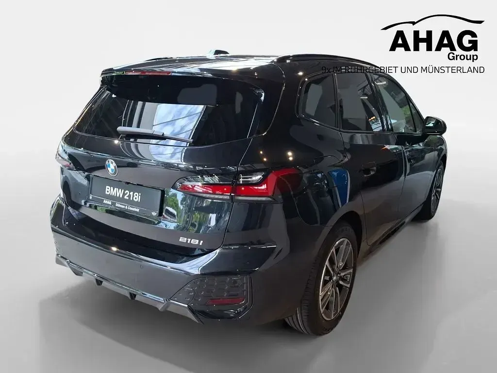 Neu BMW 218 Active Tourer Performance 136 PS (100 kW) 2026 Schwarz Van / Kleinbus