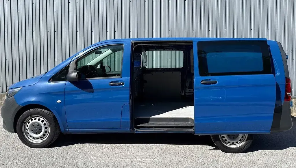 Gebraucht Mercedes Vito 163 PS (119 kW) 2018 Blau Van