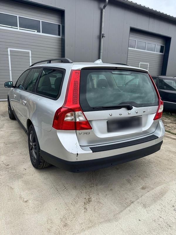 Gebraucht Volvo V70 145 PS (106 kW) 2008 Silber Kombi
