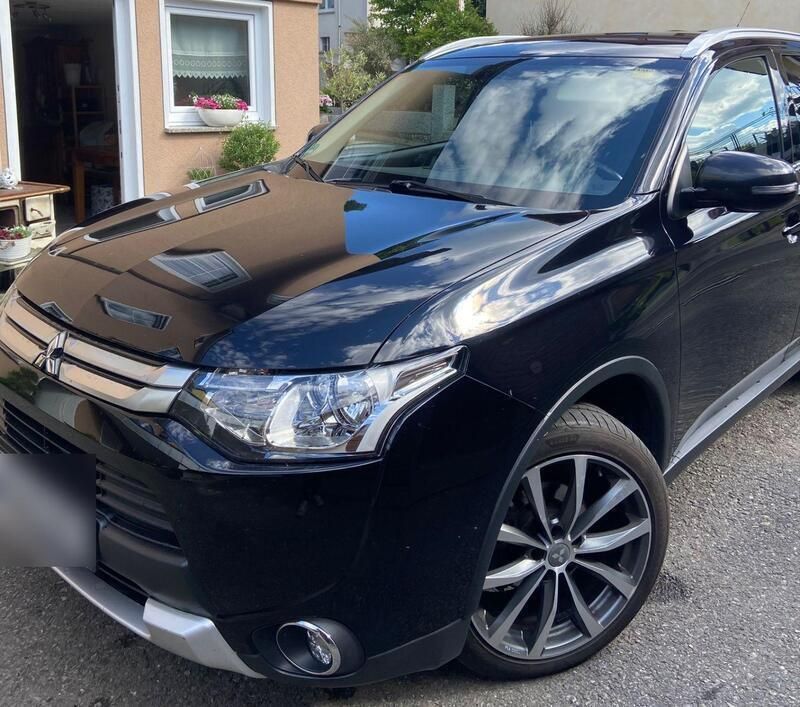 Schwarz Gebraucht 2014 Mitsubishi Outlander Diamant Edition SUV | 13.999 € (Fairer Preis) - Bild 1/4
