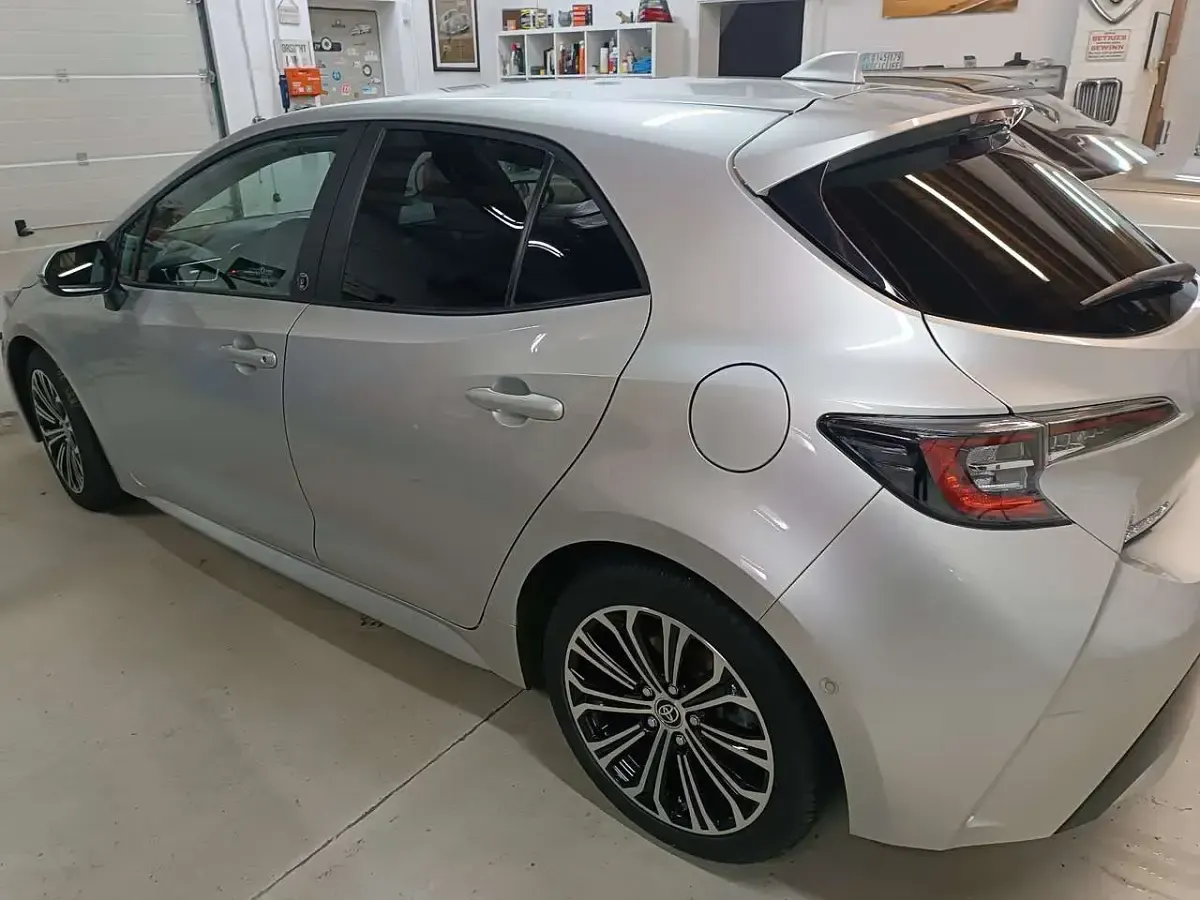 Gebraucht Toyota Corolla Hybrid 98 PS (72 kW) 2023 Grau Kleinwagen