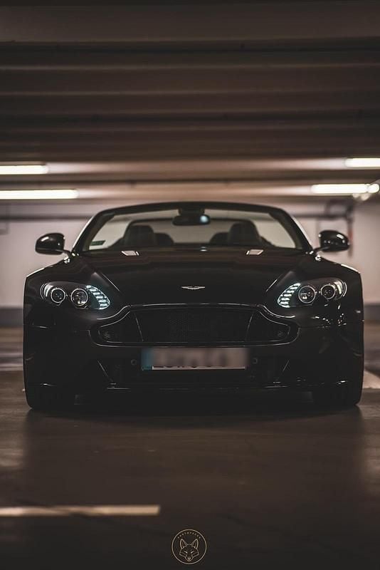 Grau Gebraucht 2014 Aston Martin Vantage Coupé | 65.900 € (Guter Preis) - Bild 1/4