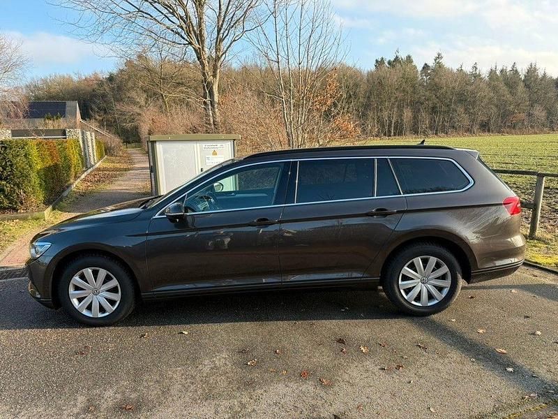 Gebraucht VW Passat Comfortline 150 PS (110 kW) 2017 Braun Kombi