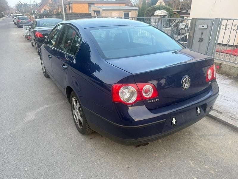 Gebraucht VW Passat 110 PS (80 kW) 2009 Blau Limousine