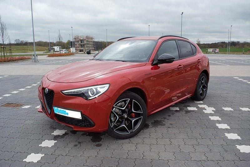 Rot Gebraucht 2020 Alfa Romeo Stelvio Veloce SUV | 27.500 € (Guter Preis) - Bild 1/4