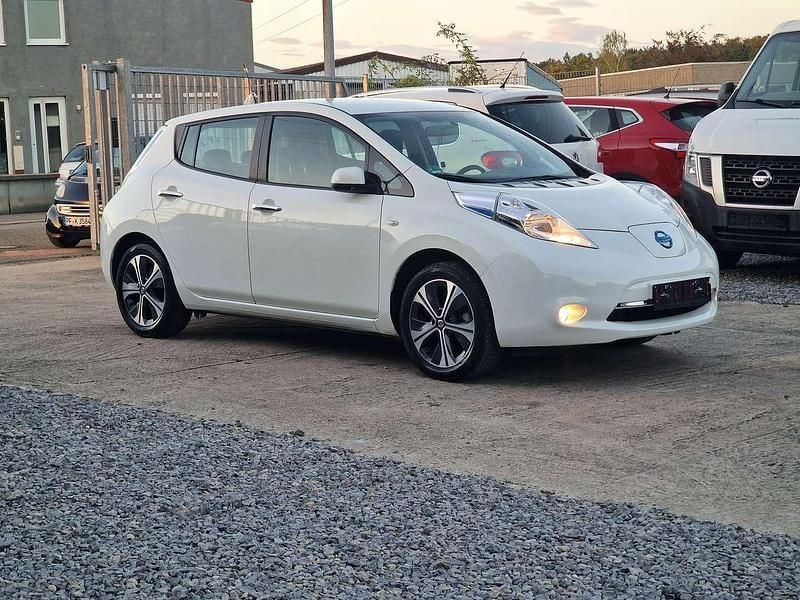 Gebraucht Nissan Leaf Acenta 80 kW (109 PS) 2017 Weiß Kleinwagen