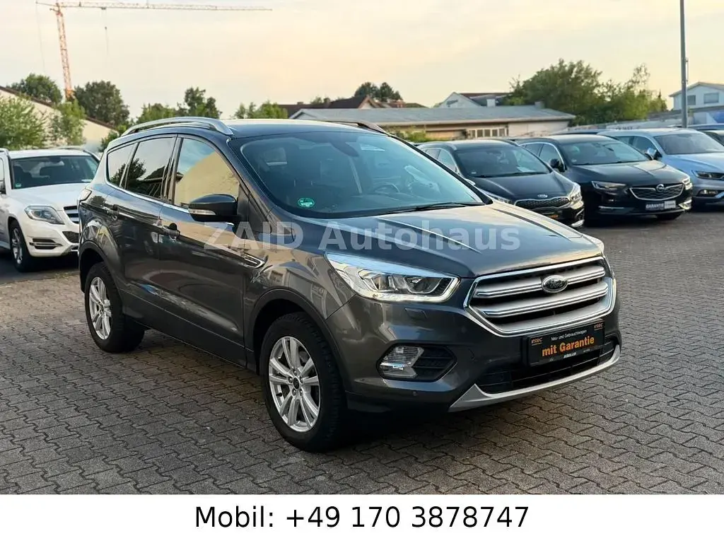 Gebraucht Ford Kuga Titanium 150 PS (110 kW) 2018 Grau SUV