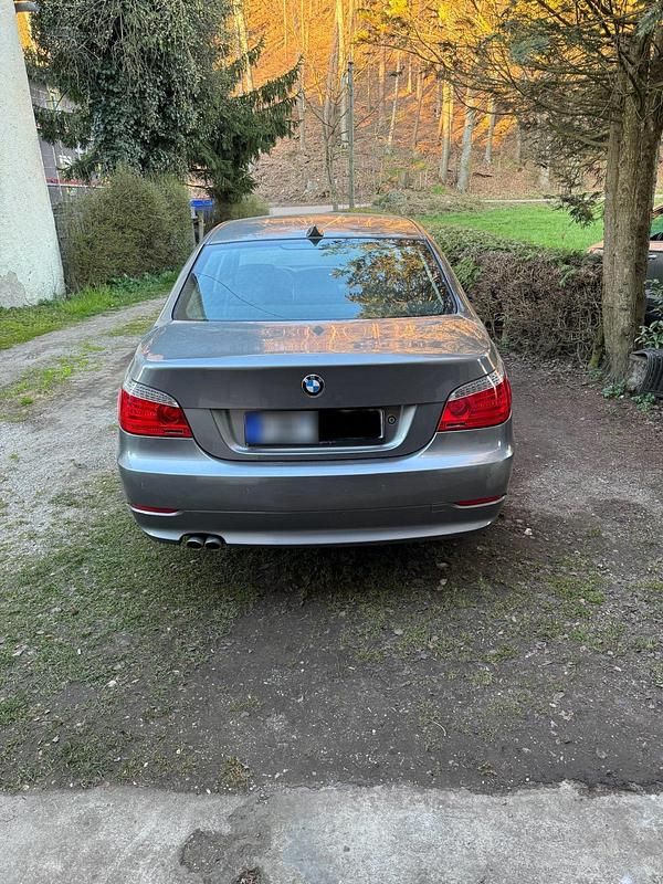 Gebraucht BMW 525 197 PS (144 kW) 2008 Grau Limousine