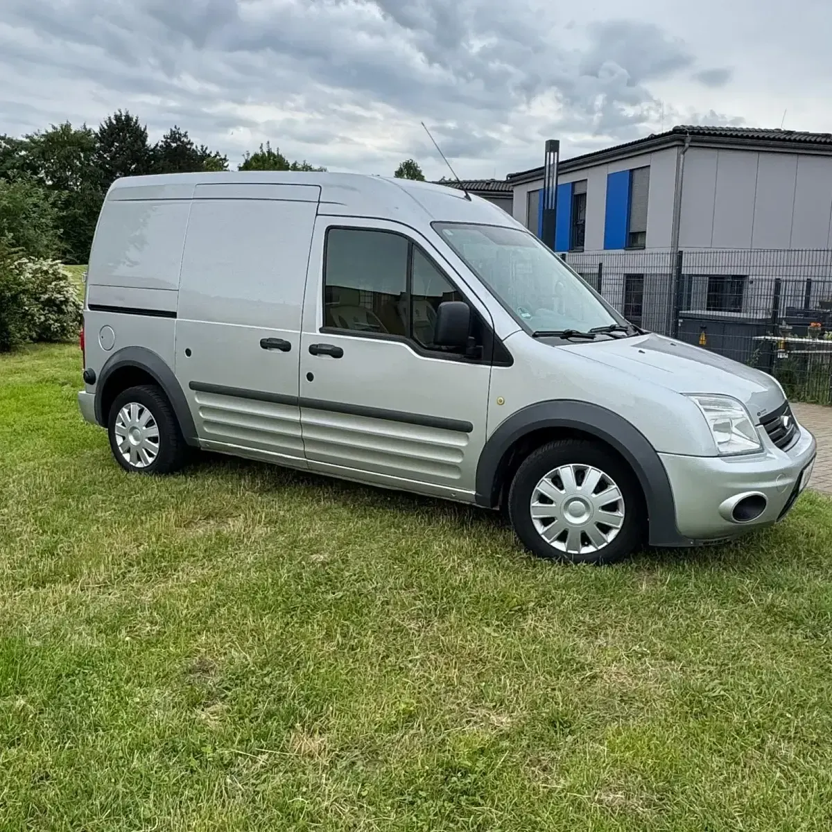 Gebraucht Ford Transit Connect 90 PS (66 kW) 2010 Silber Van / Kleinbus