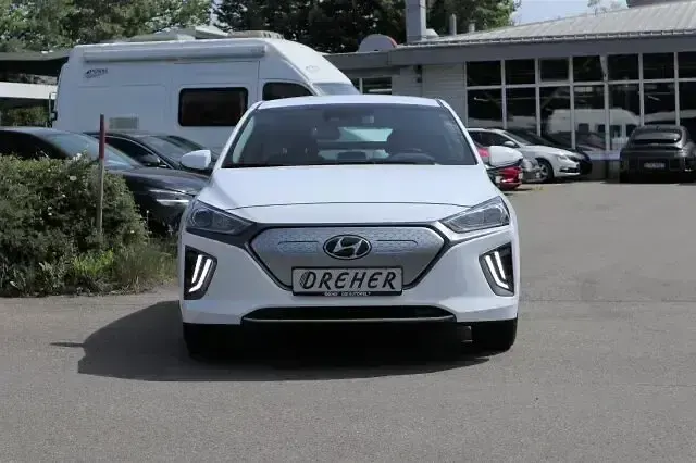 Gebraucht Hyundai Ioniq Trend 100 kW (136 PS) 2022 Polar white Kleinwagen