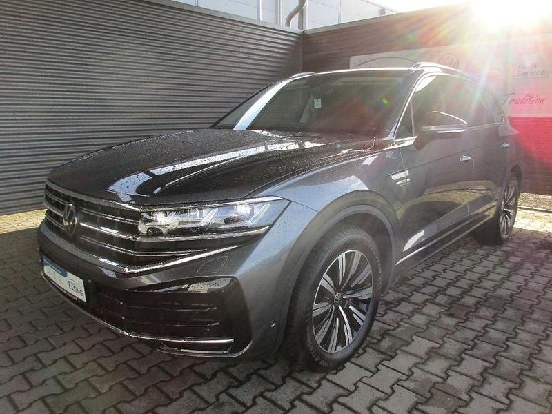 Gebraucht VW Touareg Elegance 231 PS (169 kW) 2024 Grau SUV