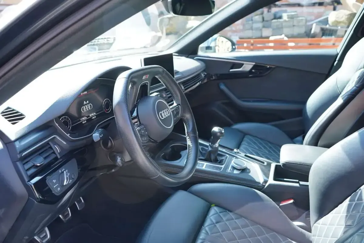 Gebraucht Audi A4 Sport 190 PS (139 kW) 2018 Grau Kombi