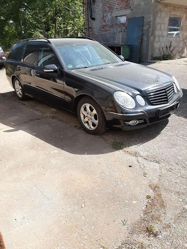 Schwarz Gebraucht 2008 Mercedes E200 Avantgarde Kombi | 5.700 € (Fairer Preis) - Bild 1/4