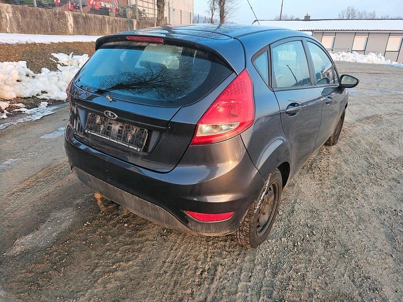 Gebraucht Ford Fiesta 90 PS (66 kW) 2010 Blau Kleinwagen