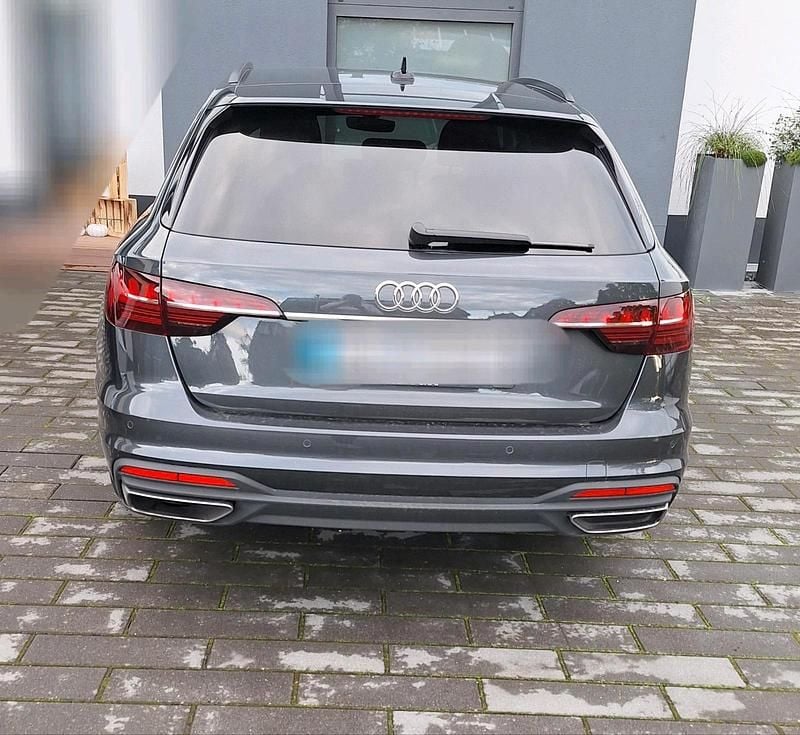 Gebraucht Audi A4 163 PS (119 kW) 2021 Grau Kombi