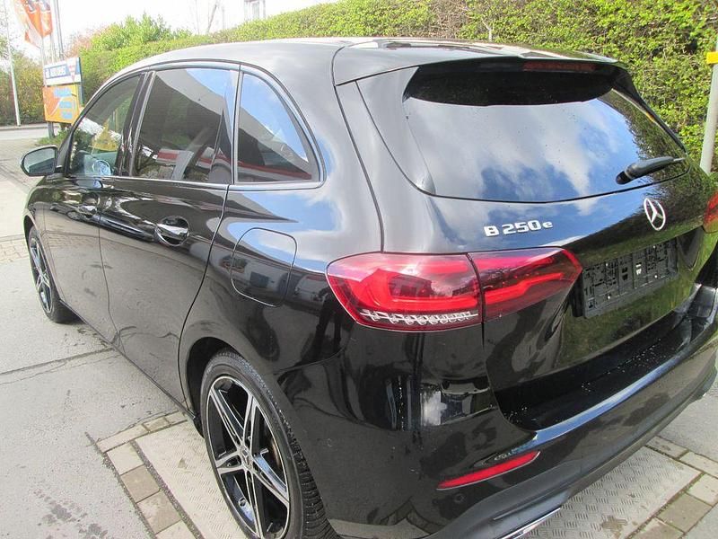 Usata Mercedes E250 160 CV (117 kW) 2022 Nero Berlina