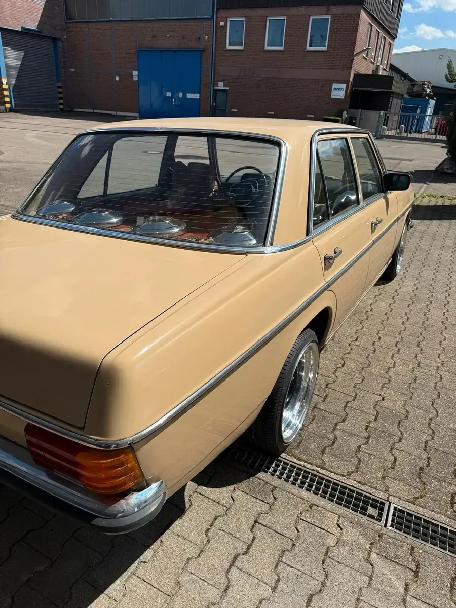 Gebraucht Mercedes W115 86 PS (63 kW) 1975 Beige Limousine
