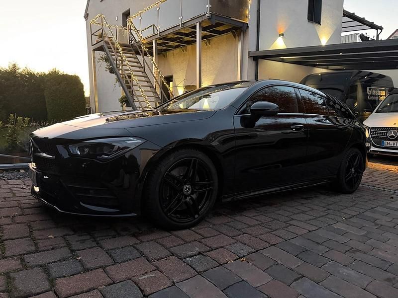 Schwarz Gebraucht 2020 Mercedes CLA250 Shooting Brake Kombi | 29.999 € (Fairer Preis) - Bild 1/4