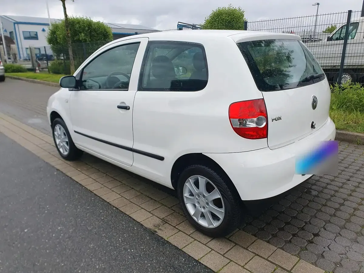 Używany VW Fox 55 KM (40 kW) 2005 Biały Hatchback
