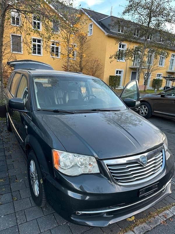 Gebraucht Lancia Voyager 177 PS (130 kW) 2012 Schwarz Van / Kleinbus