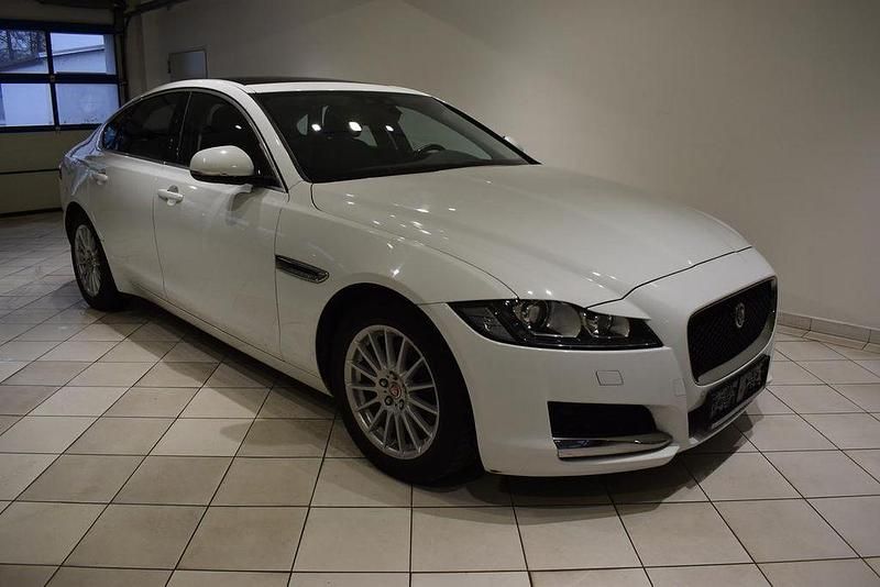 Gebraucht Jaguar XF 179 PS (131 kW) 2016 Weiß Limousine