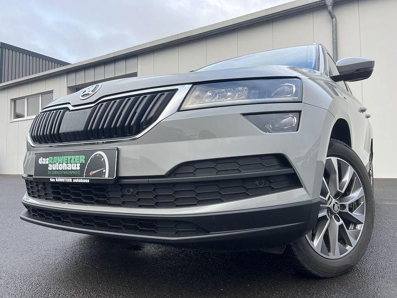 Grau Gebraucht 2021 Skoda Karoq Ambition SUV | 21.860 € (Guter Preis) - Bild 1/4