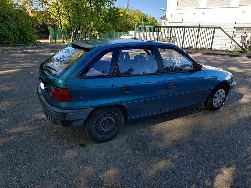 Usata Opel Astra 60 CV (44 kW) 1994 Verde Berlina
